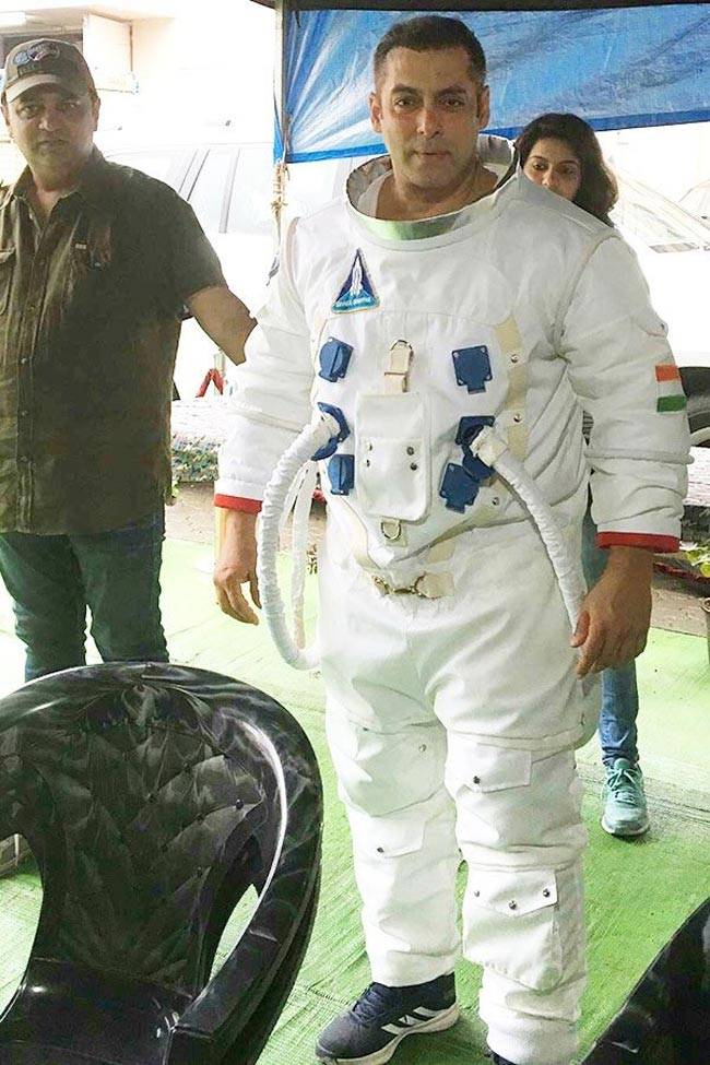 Bigg Boss 10 प्रोमो में एस्ट्रोनोट लुक में जच रहे हैं सलमान