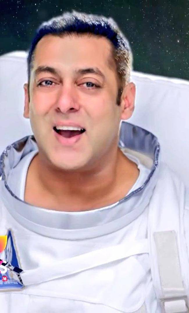 Bigg Boss 10 प्रोमो में एस्ट्रोनोट लुक में जच रहे हैं सलमान
