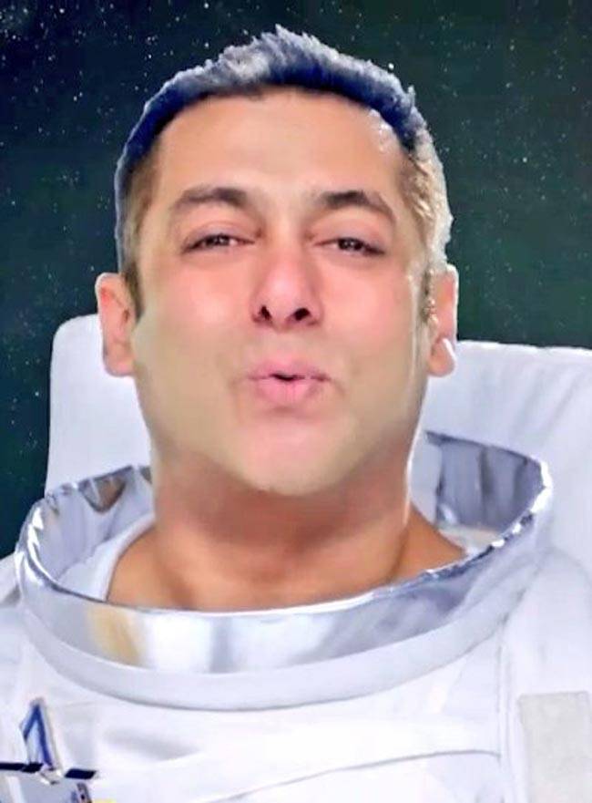 Bigg Boss 10 प्रोमो में एस्ट्रोनोट लुक में जच रहे हैं सलमान