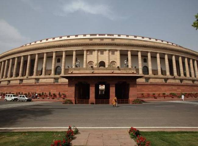 12 अगस्त 2016: तस्वीरों में देखें दिनभर की बड़ी खबरें