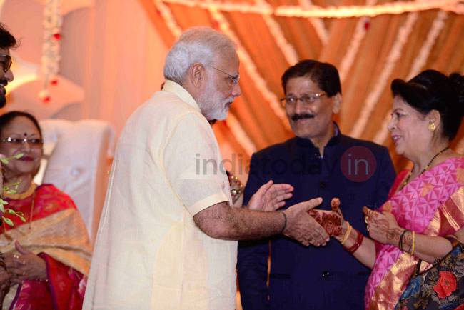 बाबुल सुप्रियो की शादी में पीएम मोदी के अलावा दिग्गज मंत्रियों ने की शि‍रकत