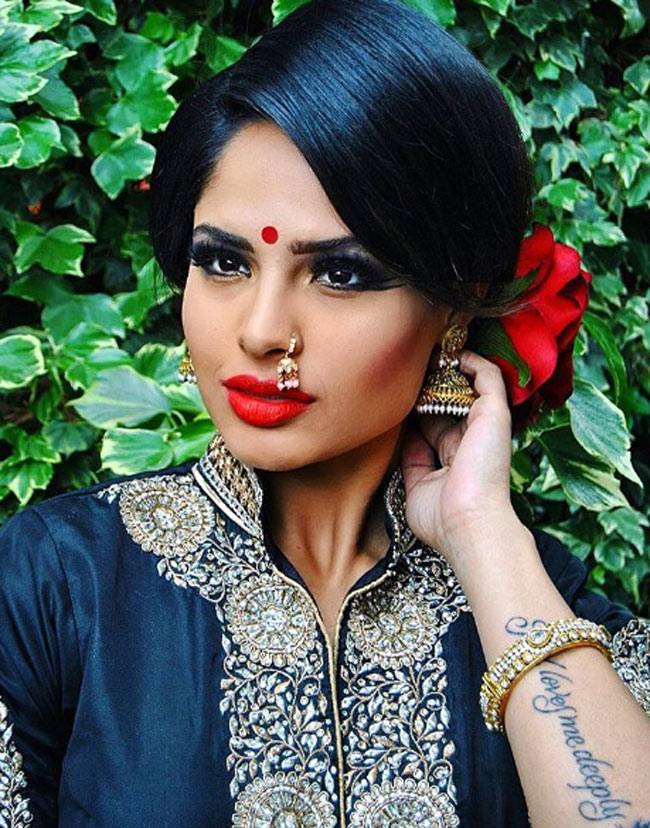 मिलिए प्रियंका चोपड़ा की 'जुड़वां बहन' से...