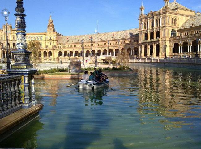 बुल फाइट के लिए मशहूर देश के 5 खूबसूरत शहर...