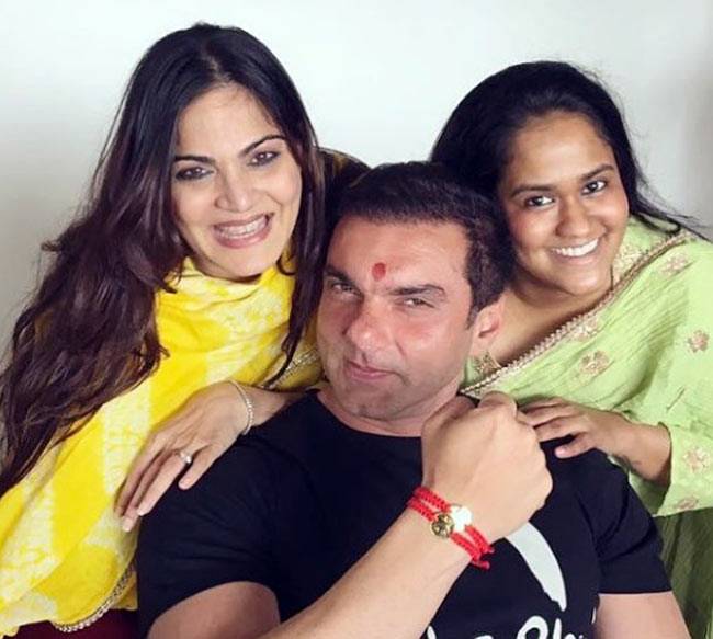परिवार संग सलमान खान का राखी सेलिब्रेशन