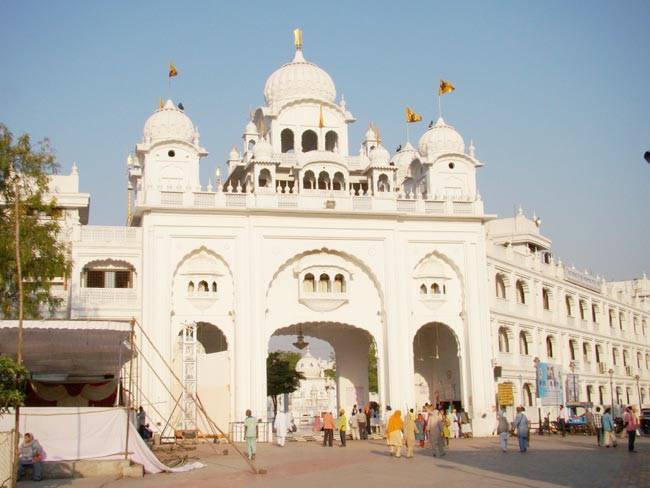 ये हैं देश के प्रसिद्ध 10 गुरुद्वारे जहां सभी समान आस्था से टेकते हैं मत्था