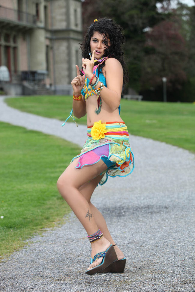 देखें, बर्थडे गर्ल तापसी पन्नू की अनदेखी तस्वीरें...