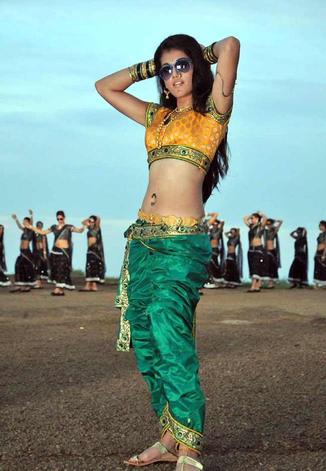 देखें, बर्थडे गर्ल तापसी पन्नू की अनदेखी तस्वीरें...