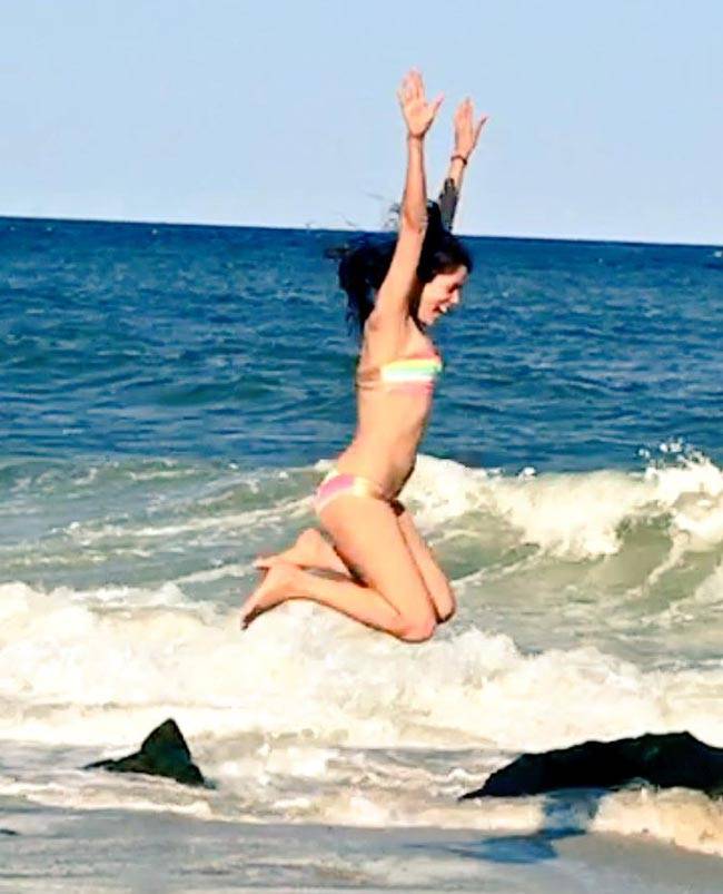 'चक दे इंडिया' की कैप्‍टन ने बिकिनी पहन पानी में लगाए गोते...