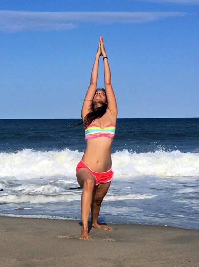 'चक दे इंडिया' की कैप्‍टन ने बिकिनी पहन पानी में लगाए गोते...