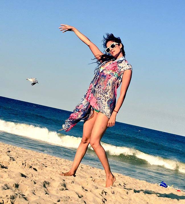 'चक दे इंडिया' की कैप्‍टन ने बिकिनी पहन पानी में लगाए गोते...