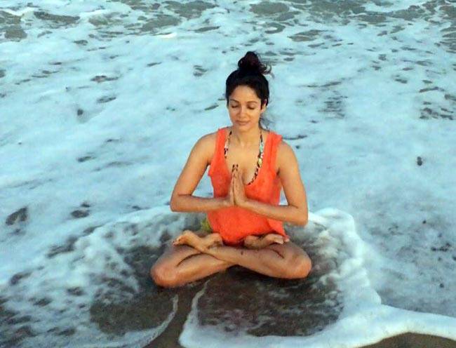 'चक दे इंडिया' की कैप्‍टन ने बिकिनी पहन पानी में लगाए गोते...