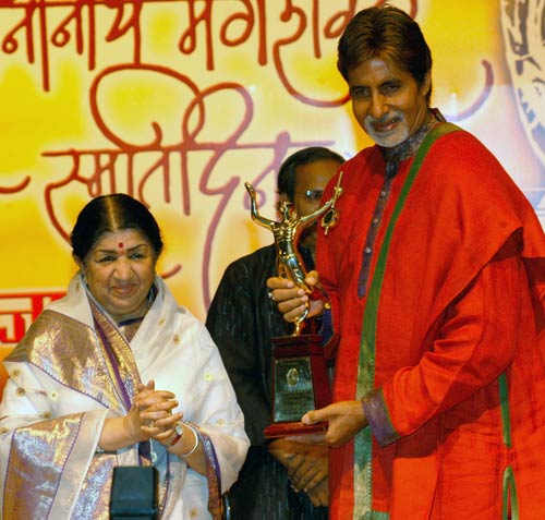 लता दी को कहें Happy B'day और जानें उनकी कुछ हैरान कर देने वाली आदतें...