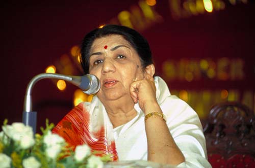 लता दी को कहें Happy B'day और जानें उनकी कुछ हैरान कर देने वाली आदतें...