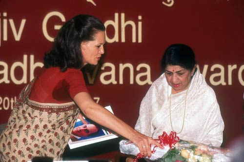 लता दी को कहें Happy B'day और जानें उनकी कुछ हैरान कर देने वाली आदतें...