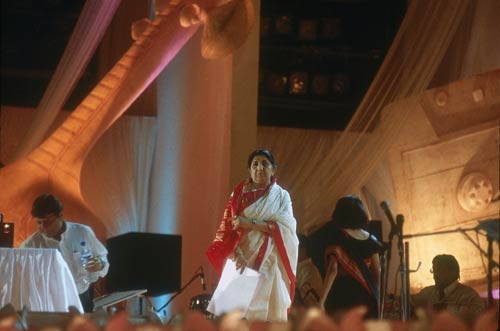 लता दी को कहें Happy B'day और जानें उनकी कुछ हैरान कर देने वाली आदतें...