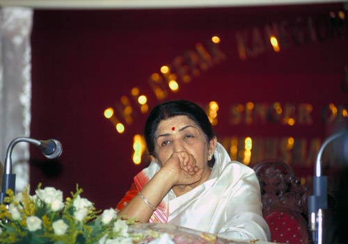 लता दी को कहें Happy B'day और जानें उनकी कुछ हैरान कर देने वाली आदतें...