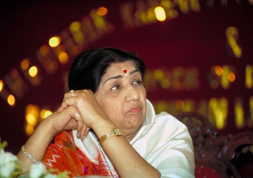 लता दी को कहें Happy B'day और जानें उनकी कुछ हैरान कर देने वाली आदतें...