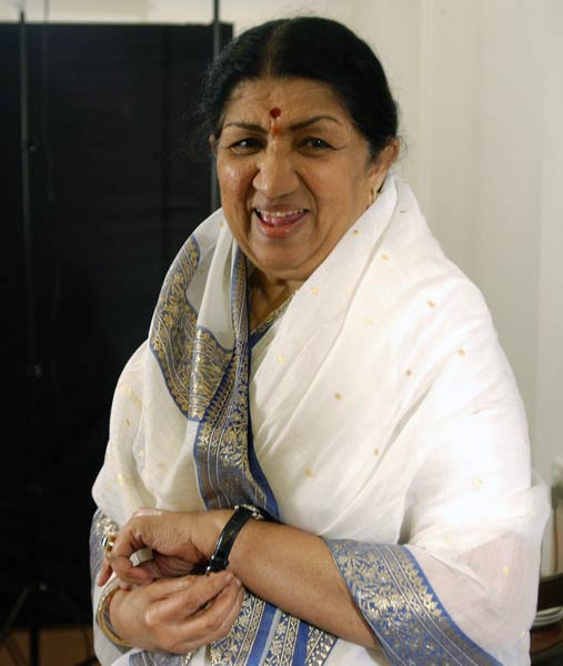 लता दी को कहें Happy B'day और जानें उनकी कुछ हैरान कर देने वाली आदतें...