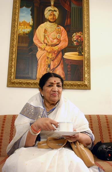 लता दी को कहें Happy B'day और जानें उनकी कुछ हैरान कर देने वाली आदतें...