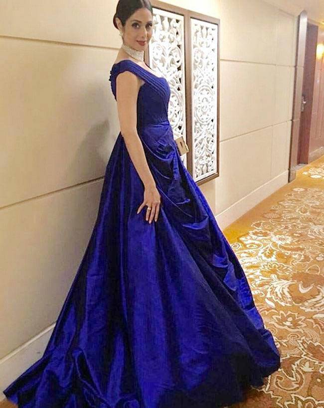 OMG! अवॉर्ड शो में डिज्नी प्रिंसेस लग रही हैं श्रीदेवी