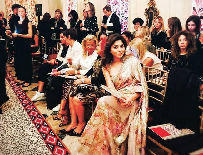 मिलान फैशन वीक में क्या कर रही हैं  'बेबी डॉल' कनिका कपूर?