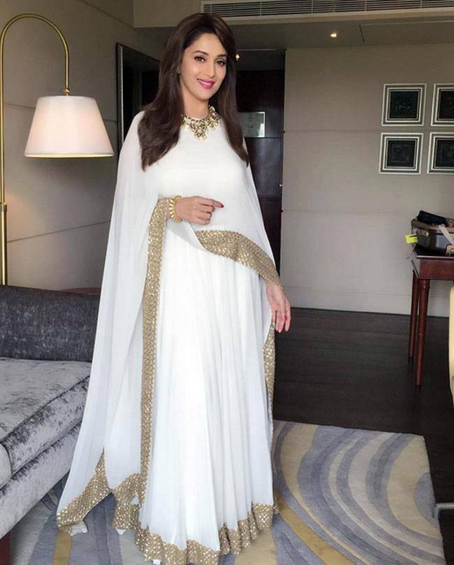 OMG! अवॉर्ड शो में डिज्नी प्रिंसेस लग रही हैं श्रीदेवी