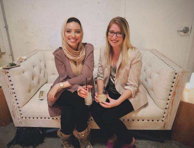 पहली बार Playboy पर न्यूड नहीं हिजाब पहने जर्नलिस्ट बनी मॉडल