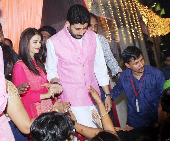 गणपति बप्पा के दरबार में पहुंचे अभिषेक बच्चन और ऐश्वर्या...