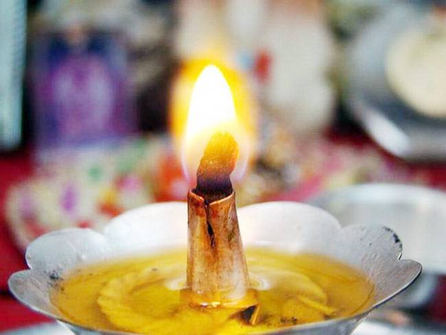 आ गए नवरात्र, चढ़ाएं मां को लाल चुनरी और...