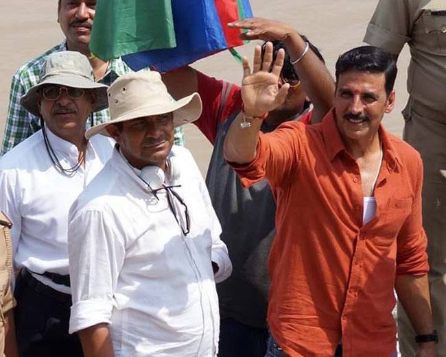 फिल्‍म की शूटिंग के लिए गंगा किनारे पहुंचे अक्षय कुमार...