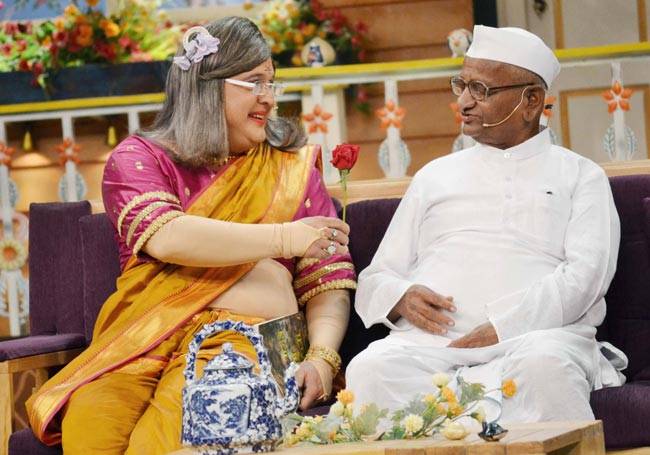कपिल के शो पर अन्ना हजारे संग नानी का फ्लर्ट