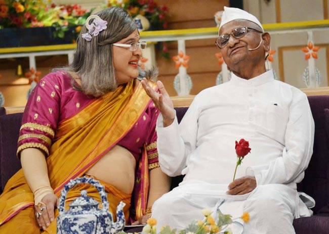 कपिल के शो पर अन्ना हजारे संग नानी का फ्लर्ट