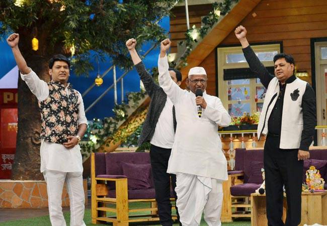 कपिल के शो पर अन्ना हजारे संग नानी का फ्लर्ट