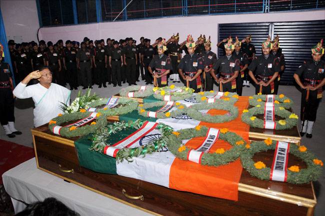 दिल में गुस्सा, आंखों में नमी, पूरे देश ने दी उरी के शहीदों को श्रद्धांजलि