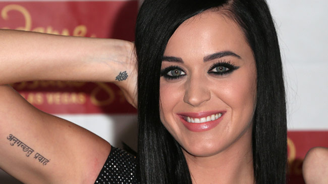 हिंदी दिवस: देसी-विदेशी स्टार्स के इंडियन टैटू