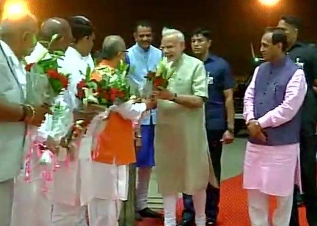 PM मोदी के बर्थडे की ये हैं 10 खास तस्वीरें