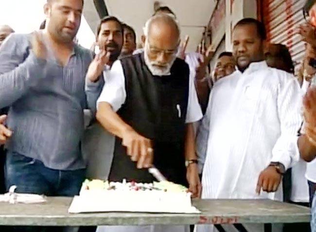 PM मोदी के बर्थडे की ये हैं 10 खास तस्वीरें
