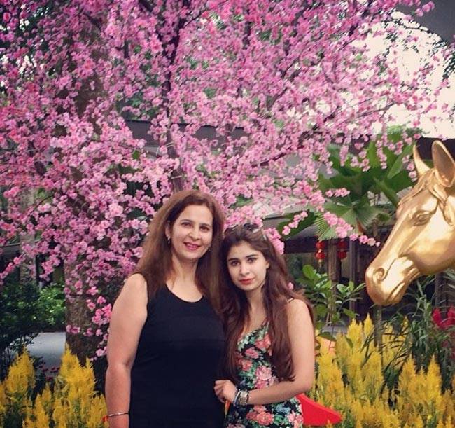 ये ग्‍लैमरस कुड़ी है नवजोत सिंह सिद्धू की बेटी...