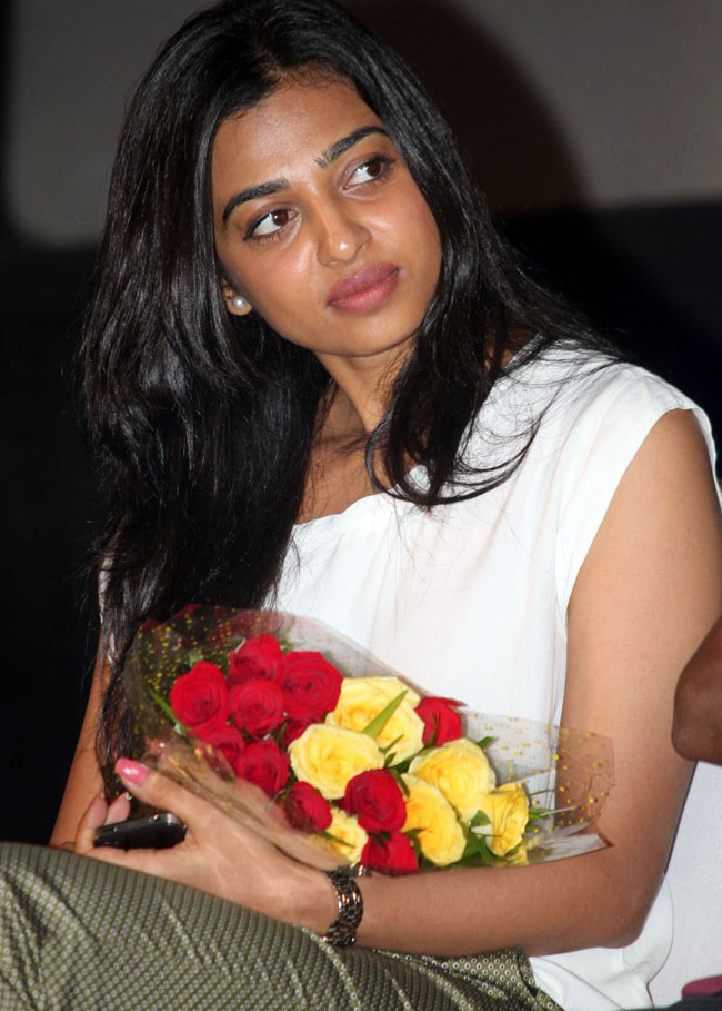 बर्थडे गर्ल राधि‍का आप्टे, जिनकी सिर्फ तस्वीरें ही नहीं फिल्में भी होती हैं लीक