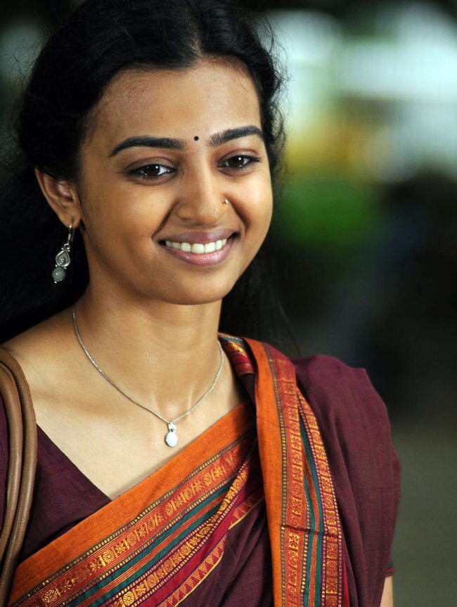 बर्थडे गर्ल राधि‍का आप्टे, जिनकी सिर्फ तस्वीरें ही नहीं फिल्में भी होती हैं लीक