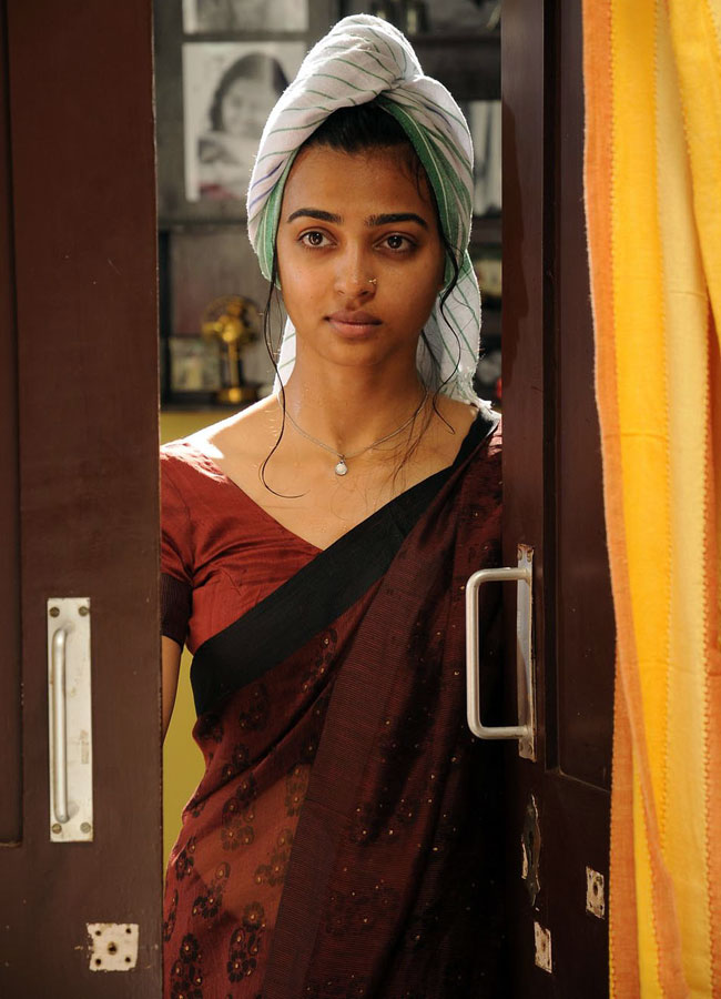 बर्थडे गर्ल राधि‍का आप्टे, जिनकी सिर्फ तस्वीरें ही नहीं फिल्में भी होती हैं लीक