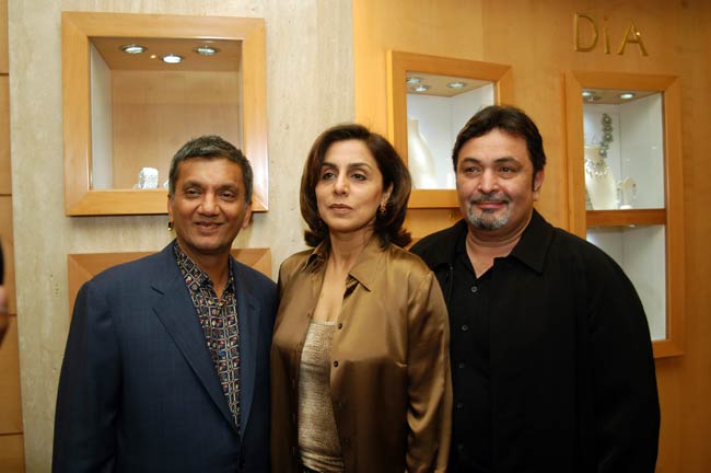 बॉलीवुड के 'चॉकलेटी क्यूट हीरो' ऋषि कपूर के B'day पर देखें उनकी अनदेखी तस्वीरें