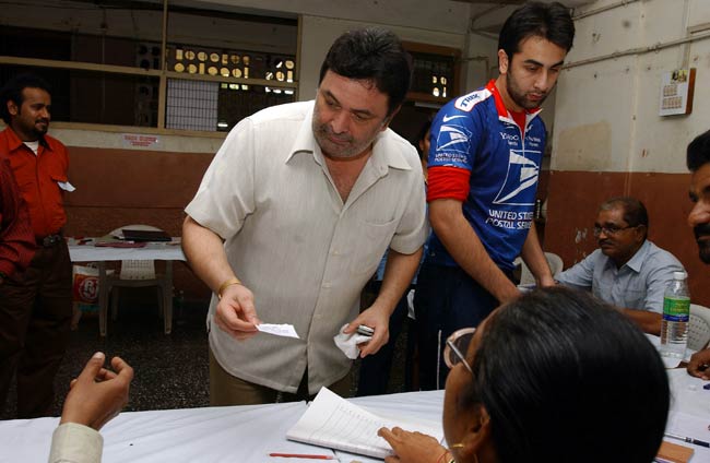 बॉलीवुड के 'चॉकलेटी क्यूट हीरो' ऋषि कपूर के B'day पर देखें उनकी अनदेखी तस्वीरें