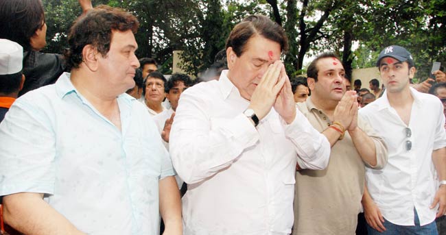 बॉलीवुड के 'चॉकलेटी क्यूट हीरो' ऋषि कपूर के B'day पर देखें उनकी अनदेखी तस्वीरें