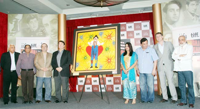 बॉलीवुड के 'चॉकलेटी क्यूट हीरो' ऋषि कपूर के B'day पर देखें उनकी अनदेखी तस्वीरें