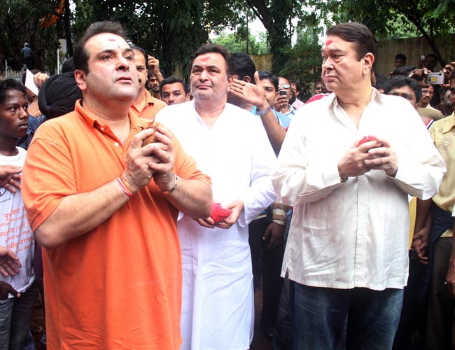 बॉलीवुड के 'चॉकलेटी क्यूट हीरो' ऋषि कपूर के B'day पर देखें उनकी अनदेखी तस्वीरें