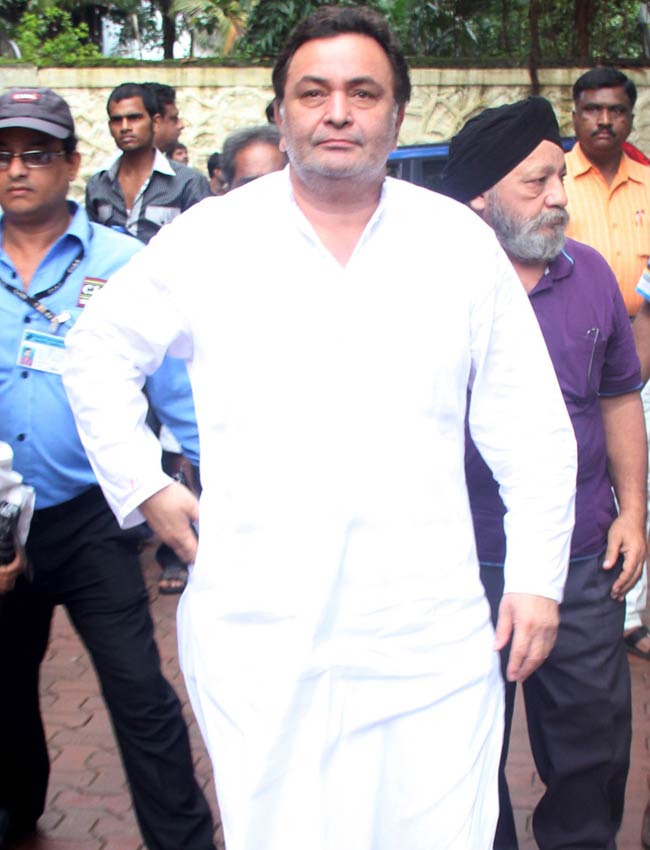 बॉलीवुड के 'चॉकलेटी क्यूट हीरो' ऋषि कपूर के B'day पर देखें उनकी अनदेखी तस्वीरें