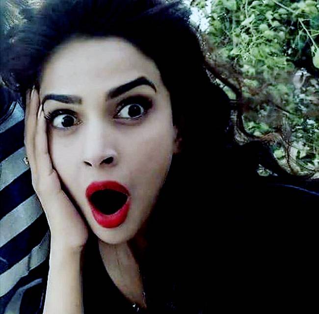 बॉलीवुड में एंट्री करने जा रही है यह खूबसूरत पाकिस्तानी एक्ट्रेस...