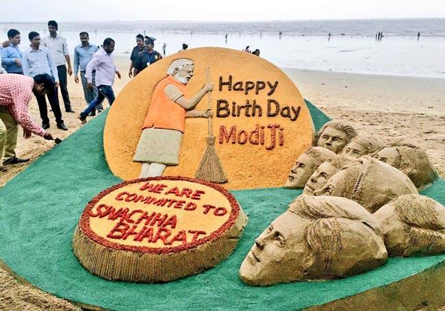 PM मोदी के बर्थडे की ये हैं 10 खास तस्वीरें