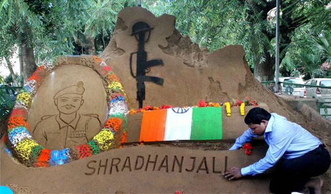 दिल में गुस्सा, आंखों में नमी, पूरे देश ने दी उरी के शहीदों को श्रद्धांजलि